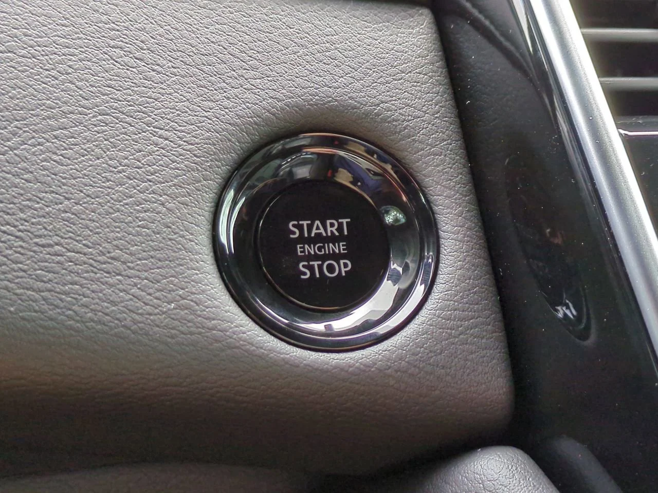2026 Nissan Armada SL - Photo 28