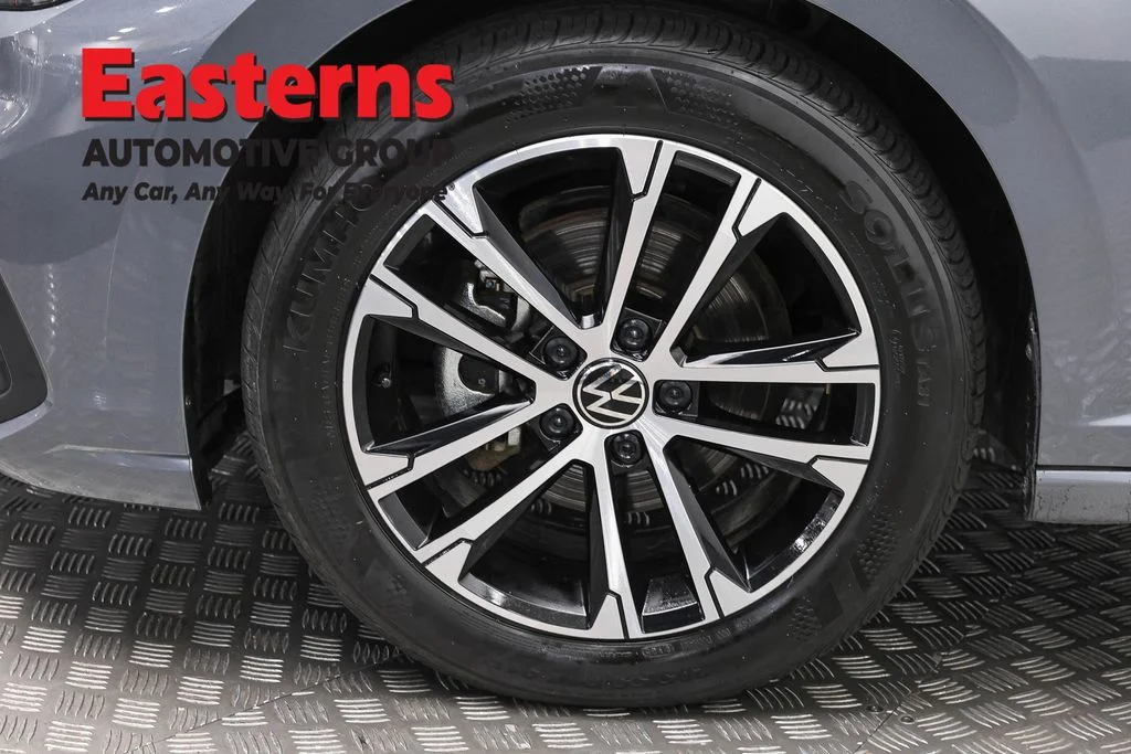Used 2025 Gray Volkswagen 1.5T Sport image 31