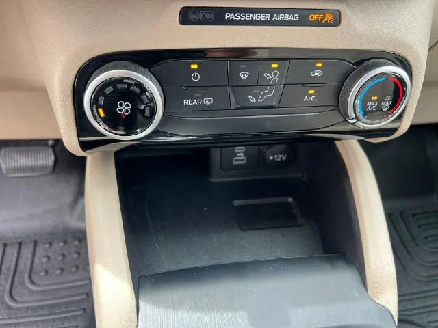 Used 2022 Star White Ford SE image 43