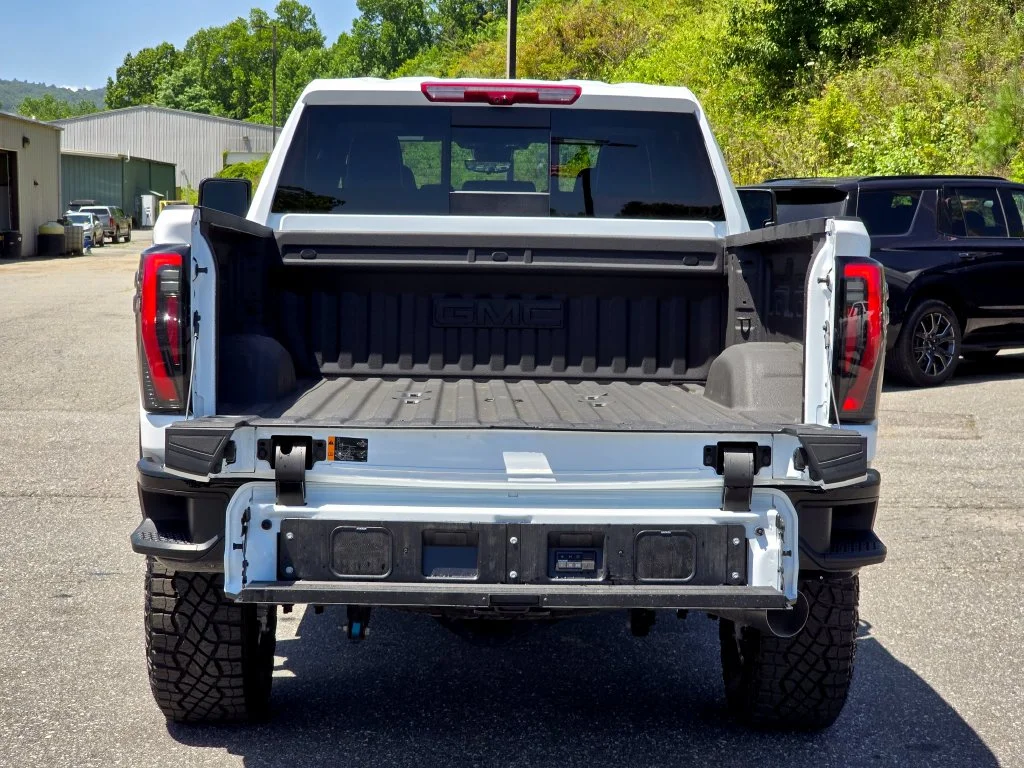 New 2026 White GMC AT4X image 17