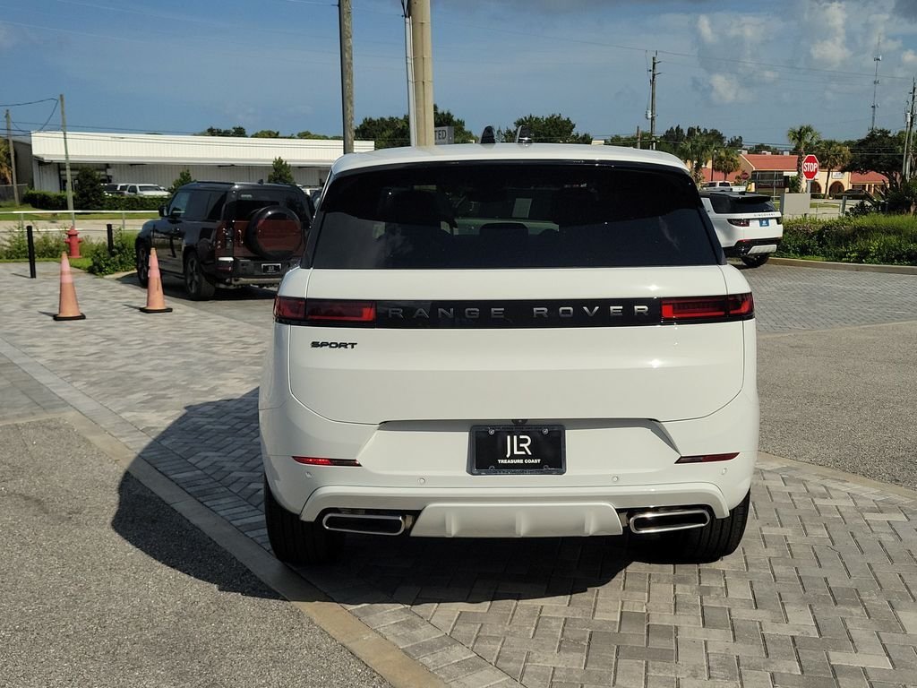 New 2026 Fuji White LAND ROVER Dynamic SE image 4
