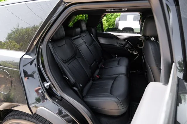 New 2026 Santorini Black Land Rover Dynamic SE image 42
