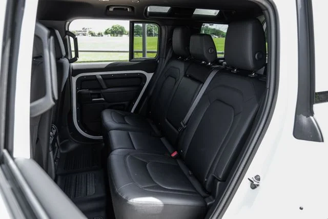 Used 2025 White Land Rover S image 47