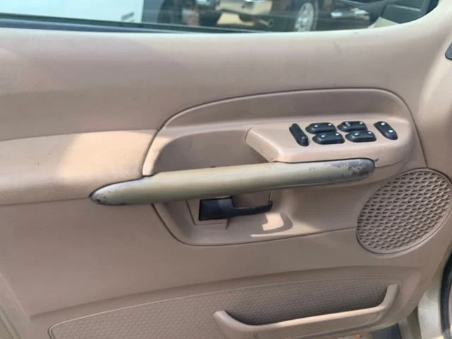 Used 2001 Beige Ford Base image 7