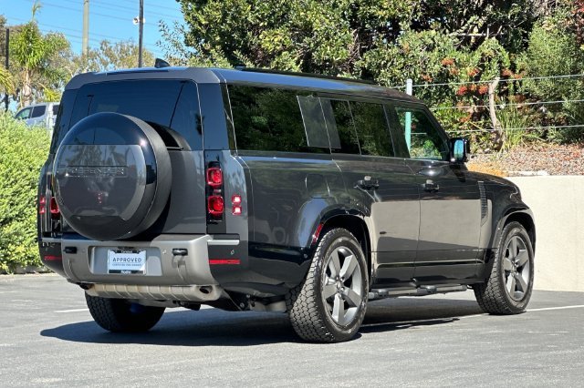 Used 2025 Gray Land Rover X-Dynamic SE image 5