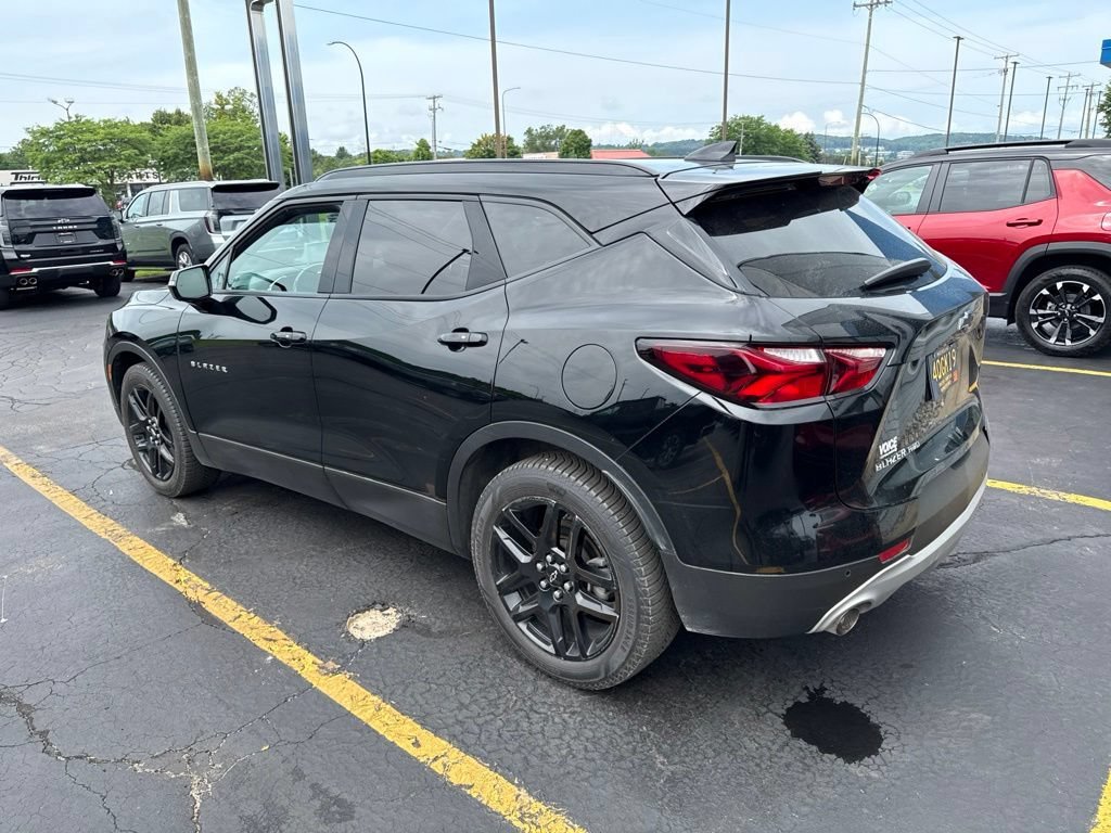 Used 2022 BLACK Chevrolet LT image 3