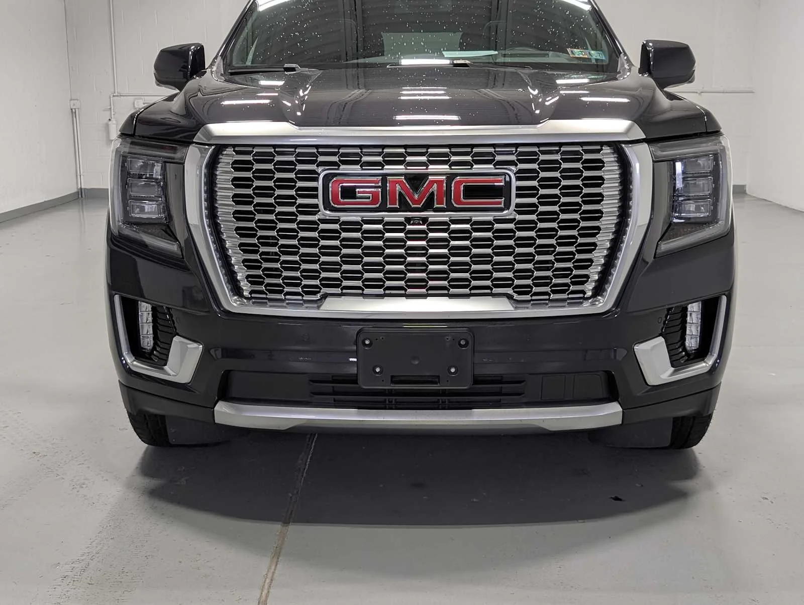 Used 2023 Titanium Rush Metallic GMC Denali image 2