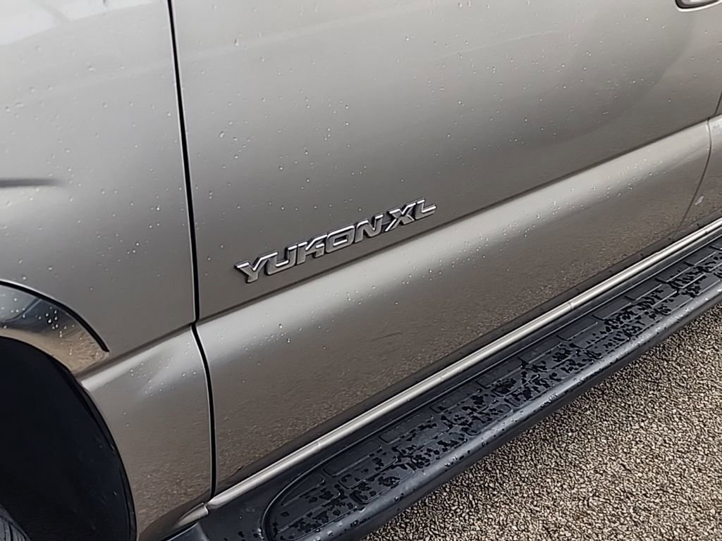 Used 2001 GMC Yukon XL SLE with VIN 3GKEC16T71G140892 for sale in Pekin, IL