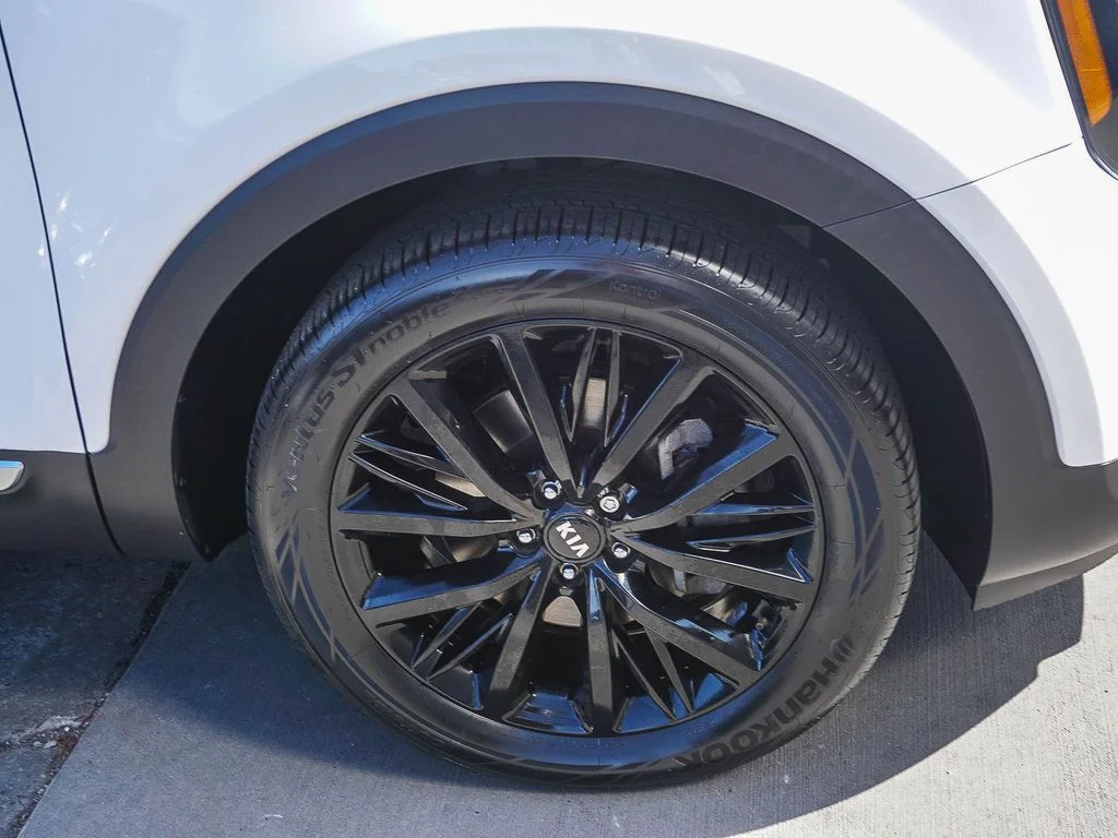 Used 2021 White Kia SX image 9