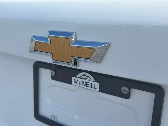 New 2027 Summit White Chevrolet LT image 30