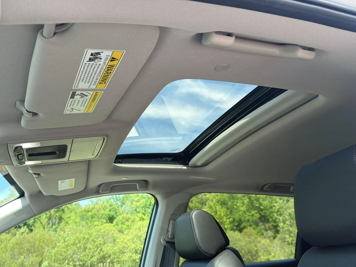 Used 2025 Solar Silver Metallic Honda EX-L image 11