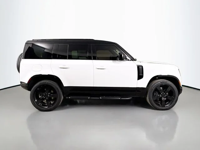 New 2026 Fuji White Land Rover X-Dynamic SE image 4