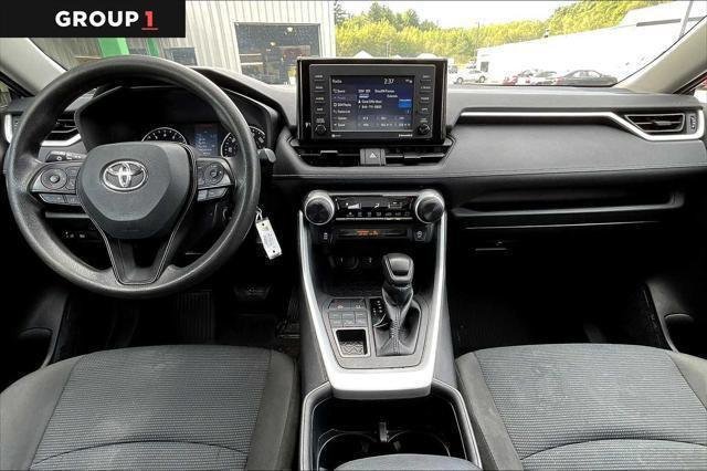 2022 Toyota RAV4 LE - Photo 16