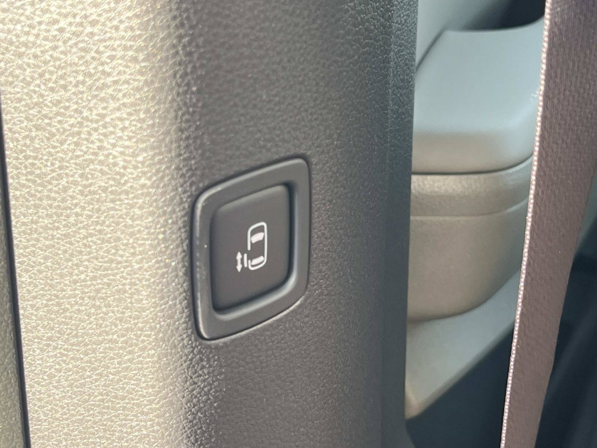 New 2027 Ceramic Silver Kia LXS image 16