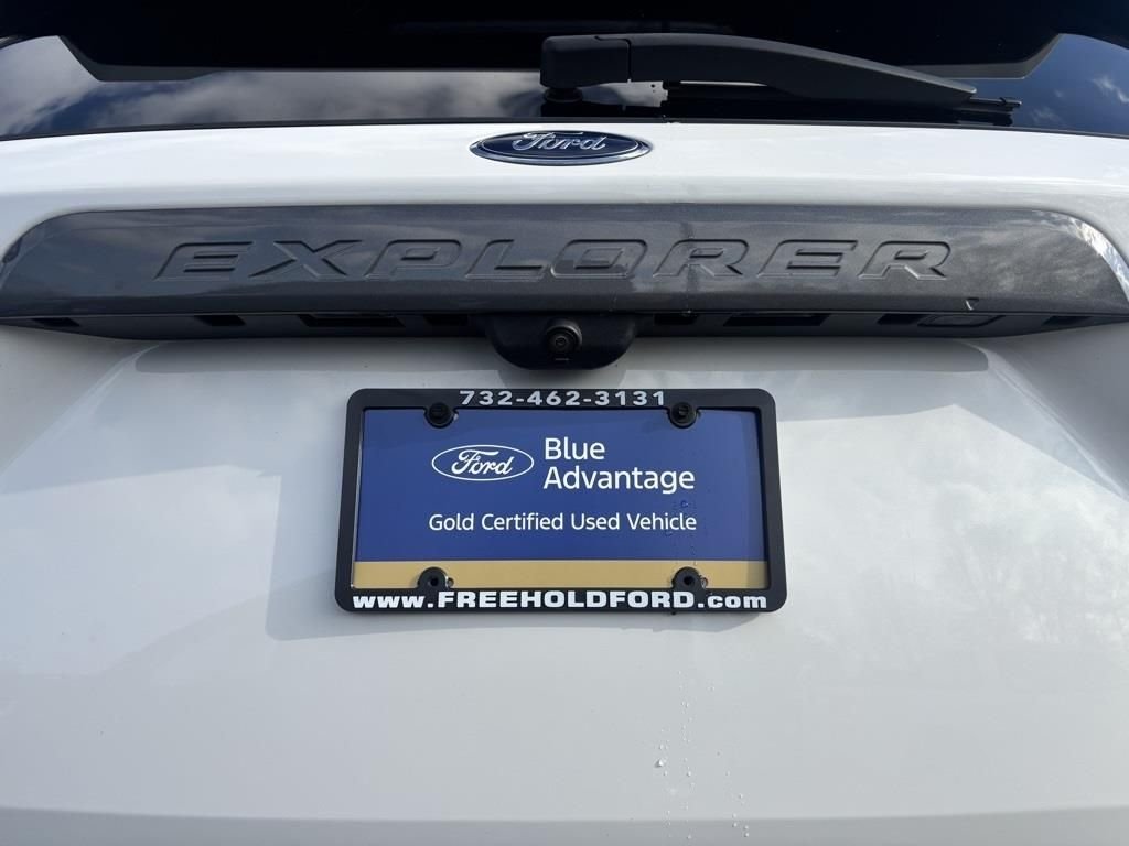 Certified Used 2022 White Metallic Ford XLT image 14