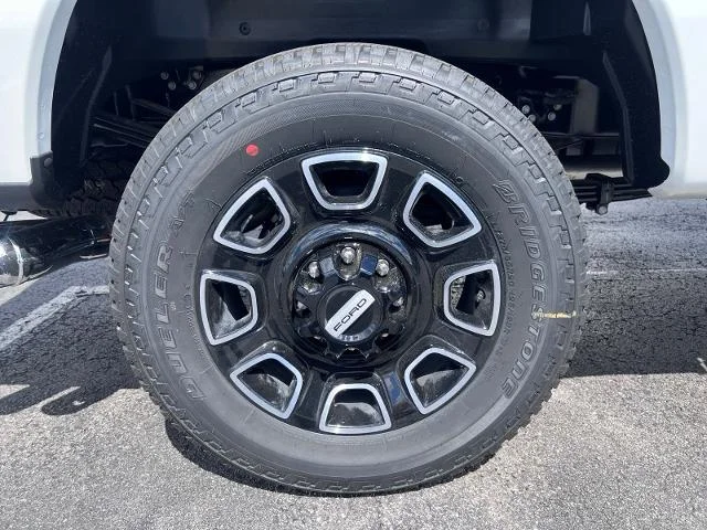 New 2026 Star White Metallic Tri-Coat Ford F-350® Platinum® image 96