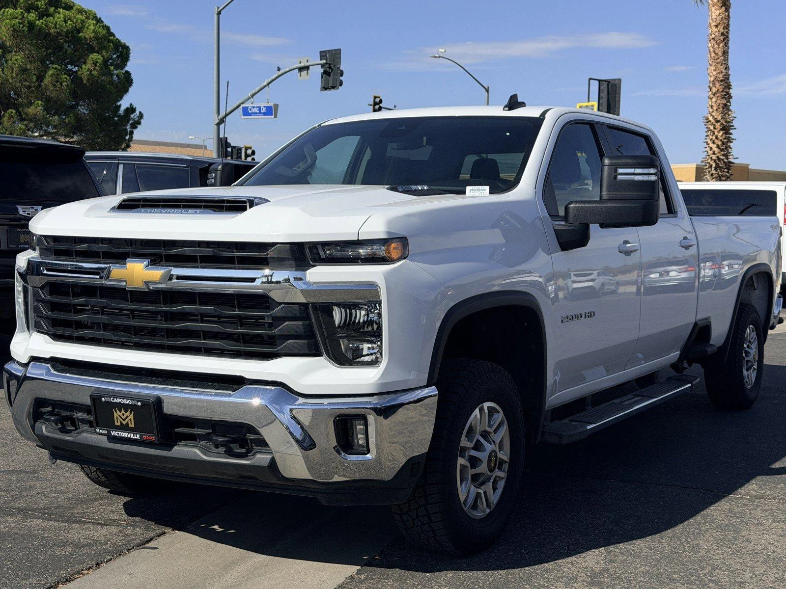 Used 2025 Summit White Chevrolet LT image 3