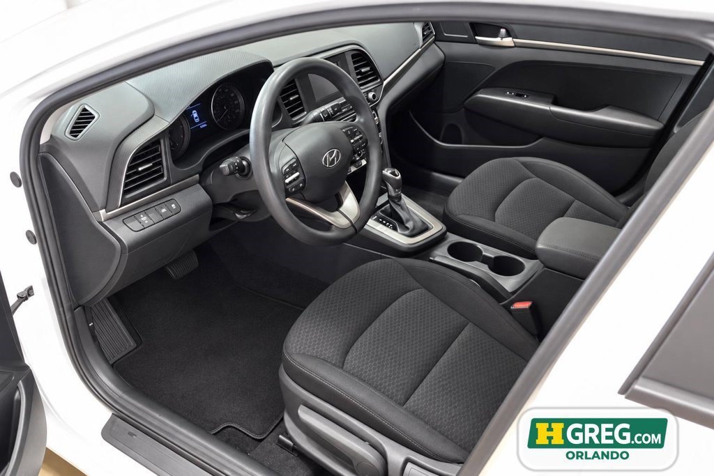 Used 2020 Quartz White Pearl Hyundai SE image 5