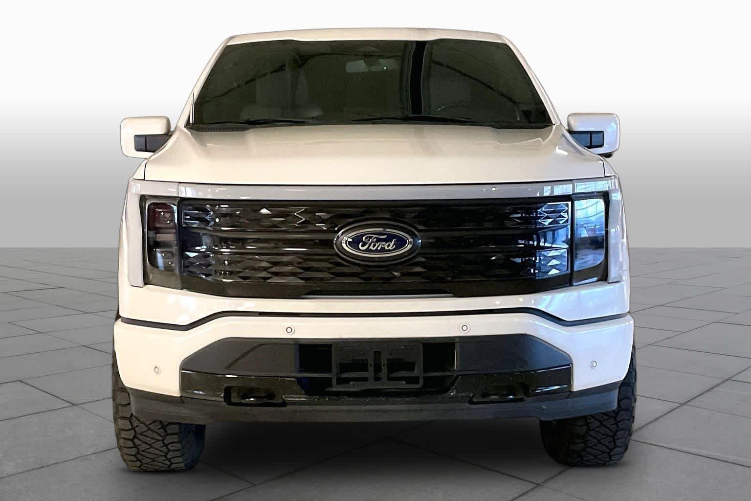 Used 2023 Star White Metallic Tri-Coat Ford Platinum image 3