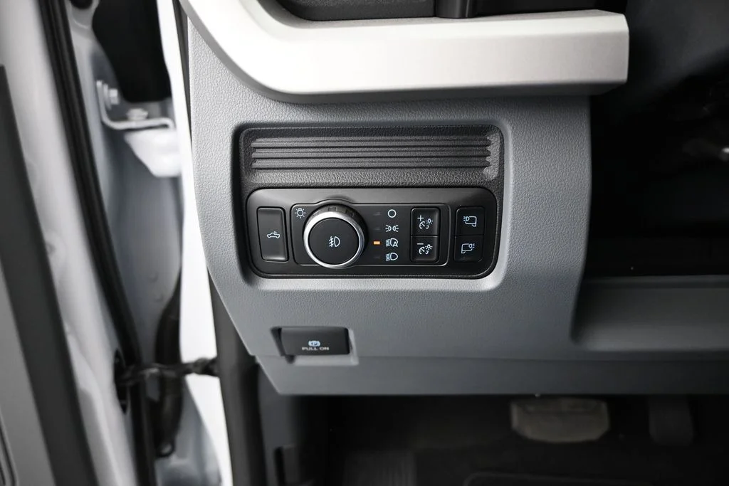 New 2026 Oxford White Ford XLT image 12