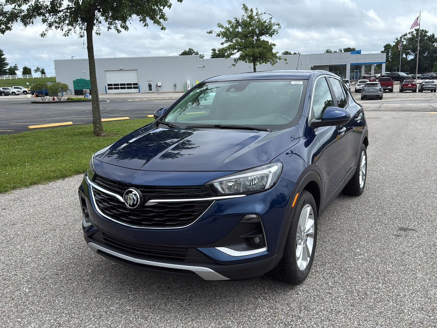 Used 2023 Sapphire Metallic Buick Preferred image 2