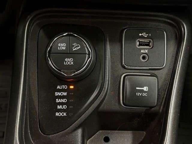 Used 2020 White Jeep Trailhawk image 27