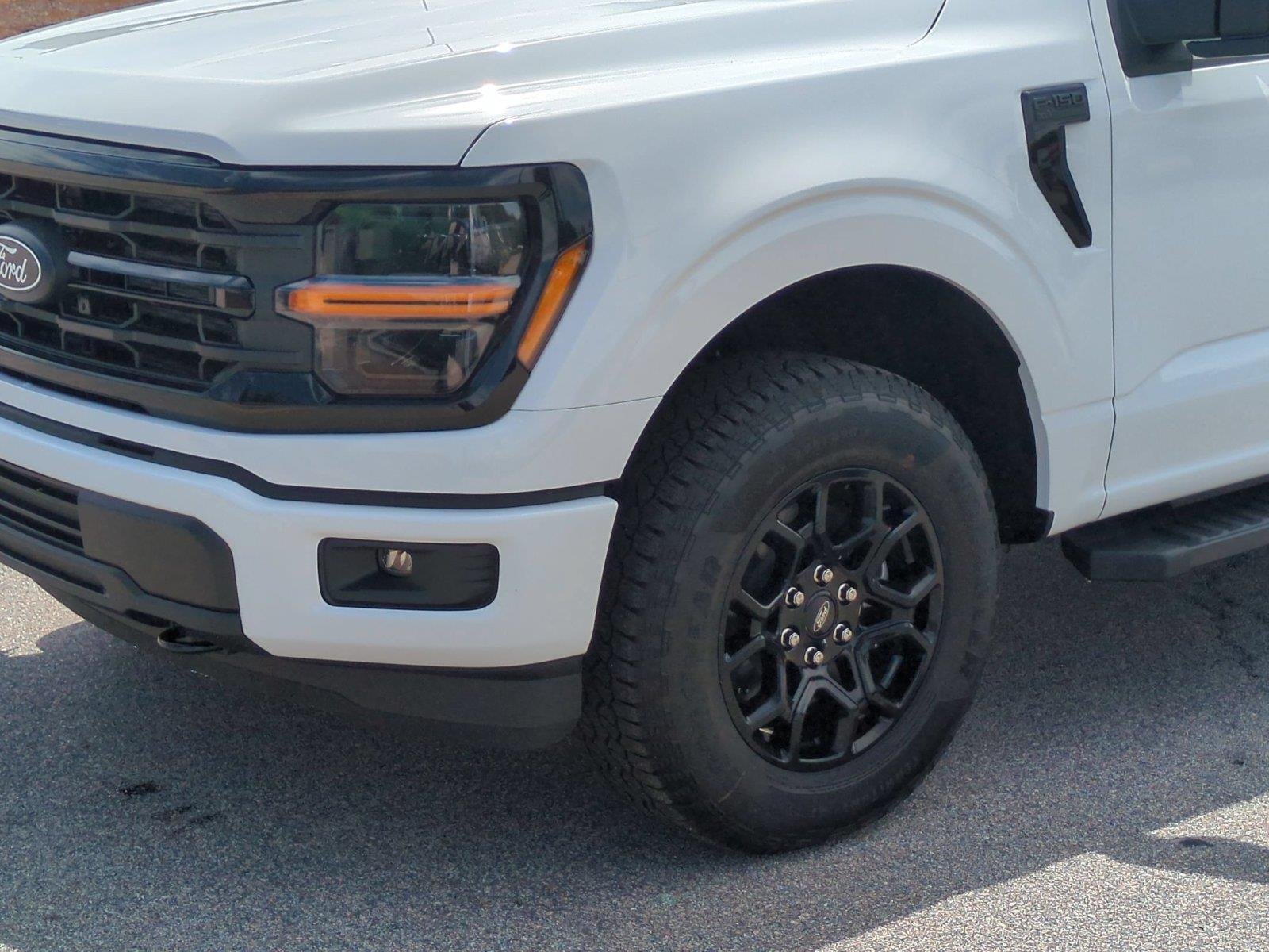 New 2026 Oxford White Ford XLT image 9