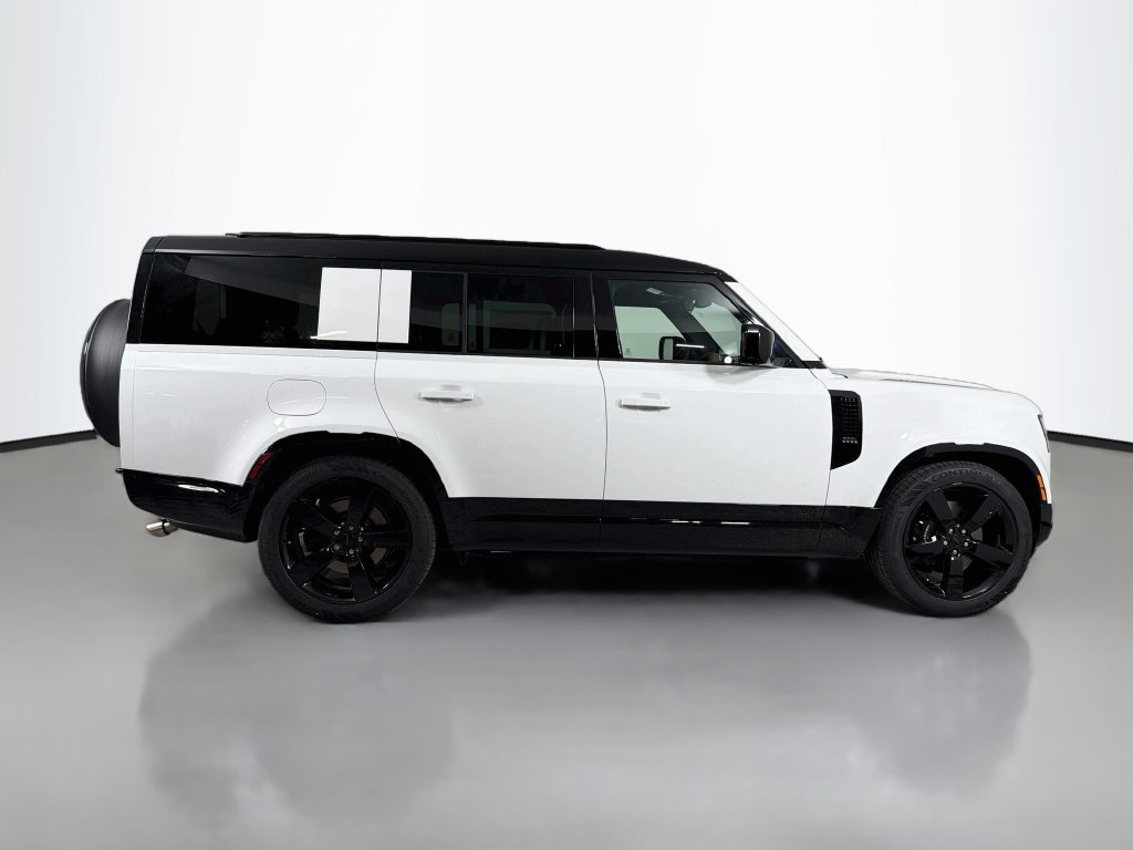 New 2026 Fuji White Land Rover V8 image 4