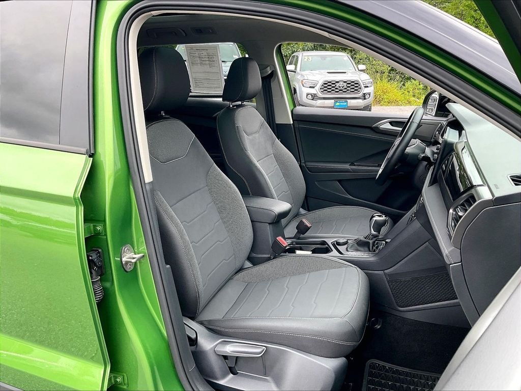 Used 2025 Bright Moss Green Metallic/Deep Black Roof Volkswagen 1.5T SE Black image 10