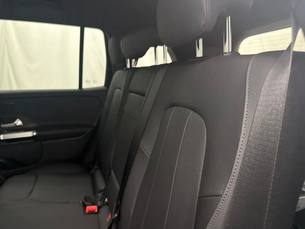 New 2026 Black Mercedes-Benz GLB 250 image 18