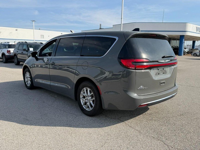 Used 2025 Ceramic Gray Clearcoat Chrysler Select FWD image 3