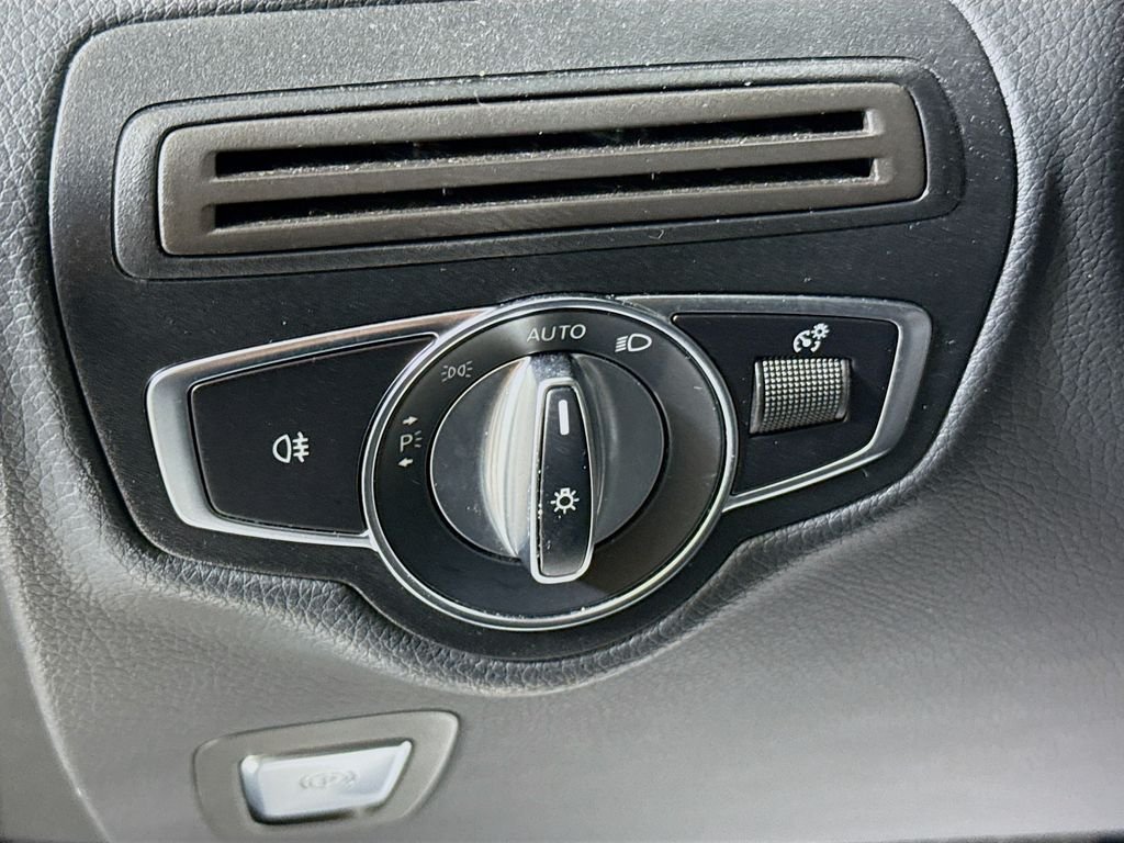 Used 2019  Mercedes-Benz GLC 300 image 10