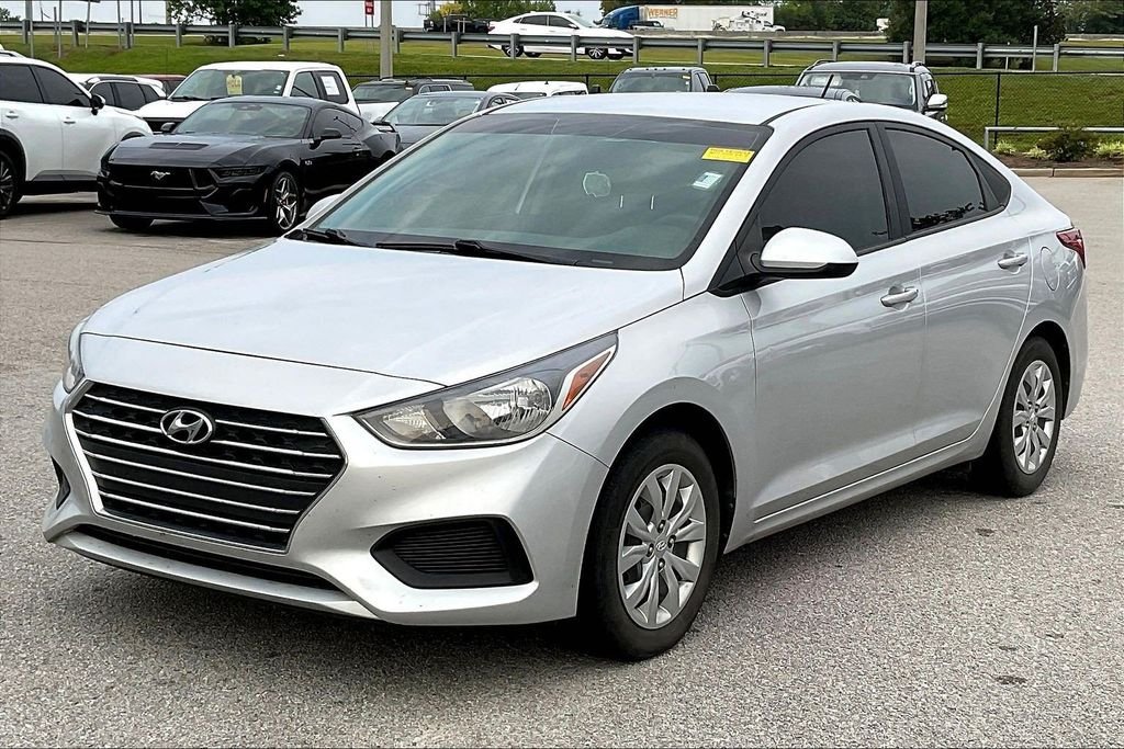 Used 2022 Olympus Silver Metallic Hyundai SE image 3