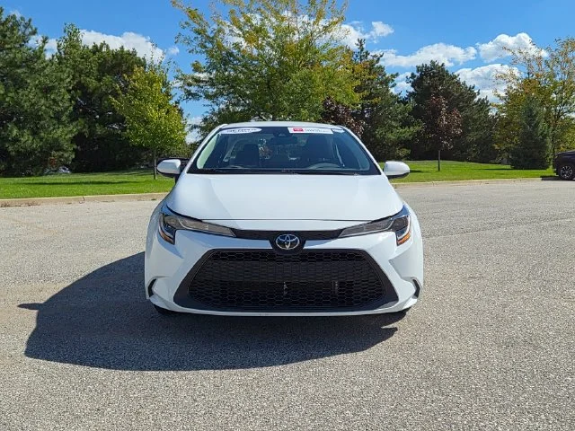 Certified Used 2022 White Toyota LE image 3