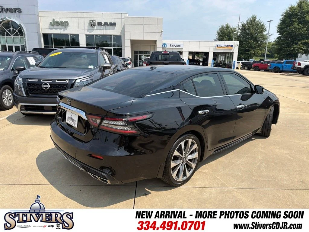 Used 2023 Black Nissan Platinum image 10