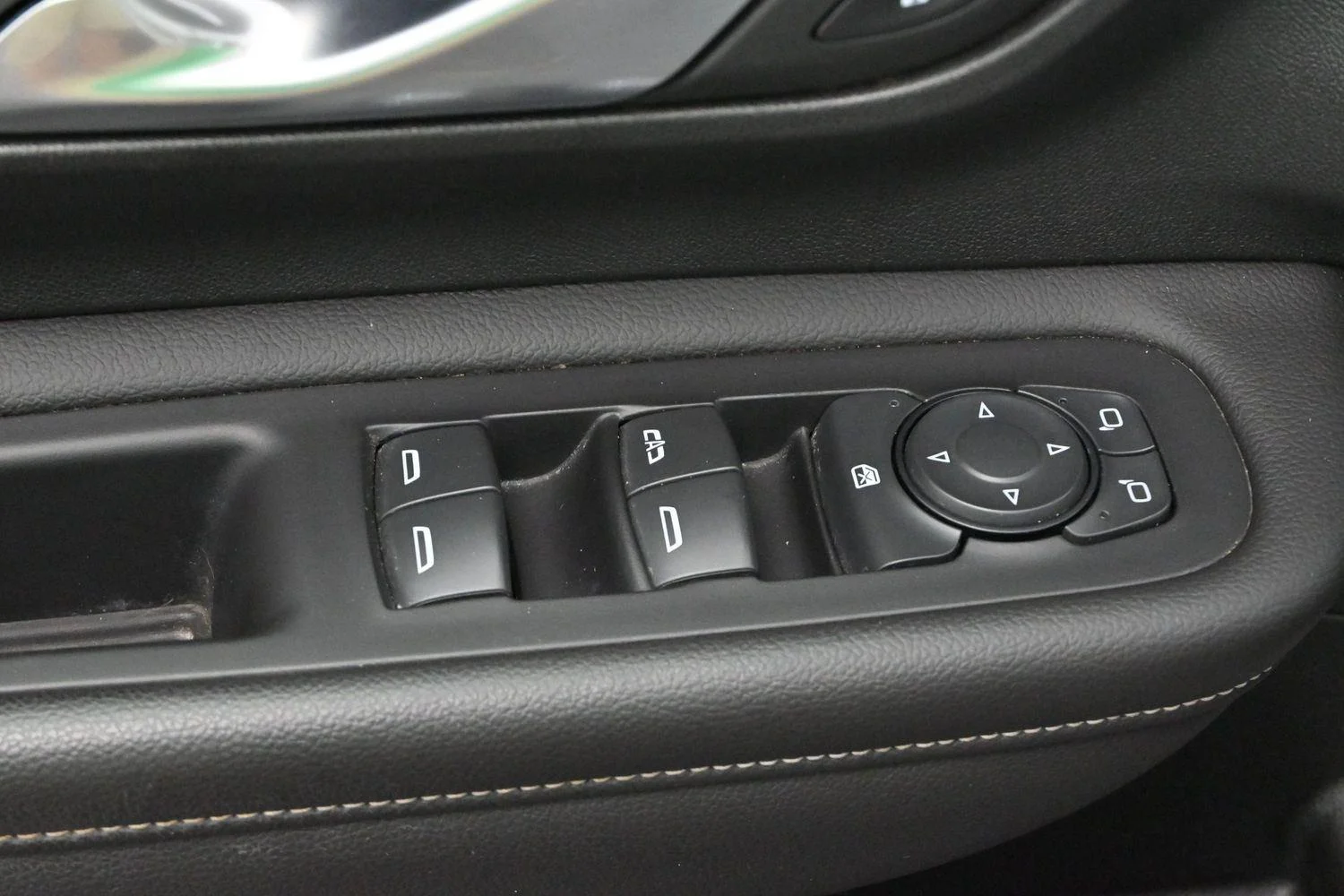 Used 2022 Summit White GMC SLE image 11