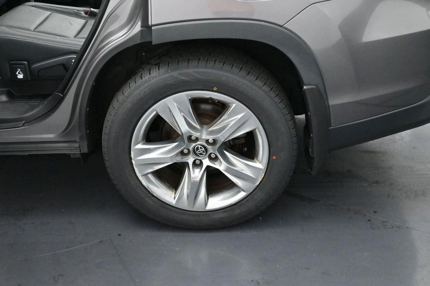 Used 2019 Predawn Gray Mica Toyota Limited image 42