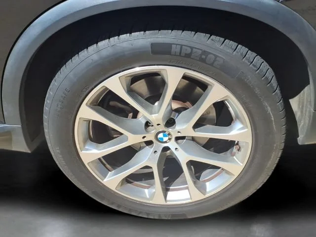Used 2024  BMW xDrive40i image 31