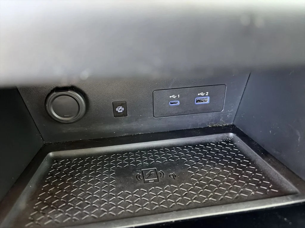 Used 2024 White Nissan Platinum image 42