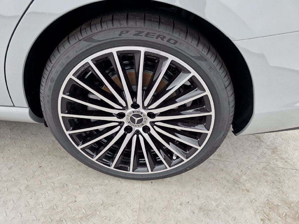 New 2026 MANUFAKTUR Alpine Grey Mercedes-Benz C 300 image 29
