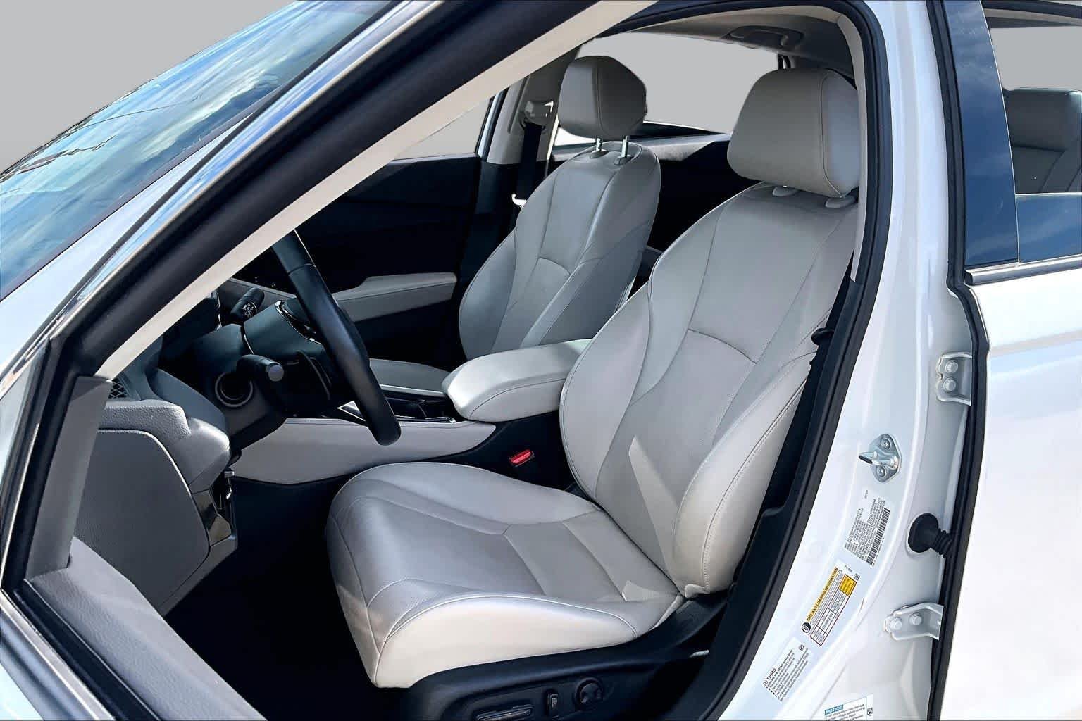 Used 2023 Platinum White Pearl Honda Touring image 8