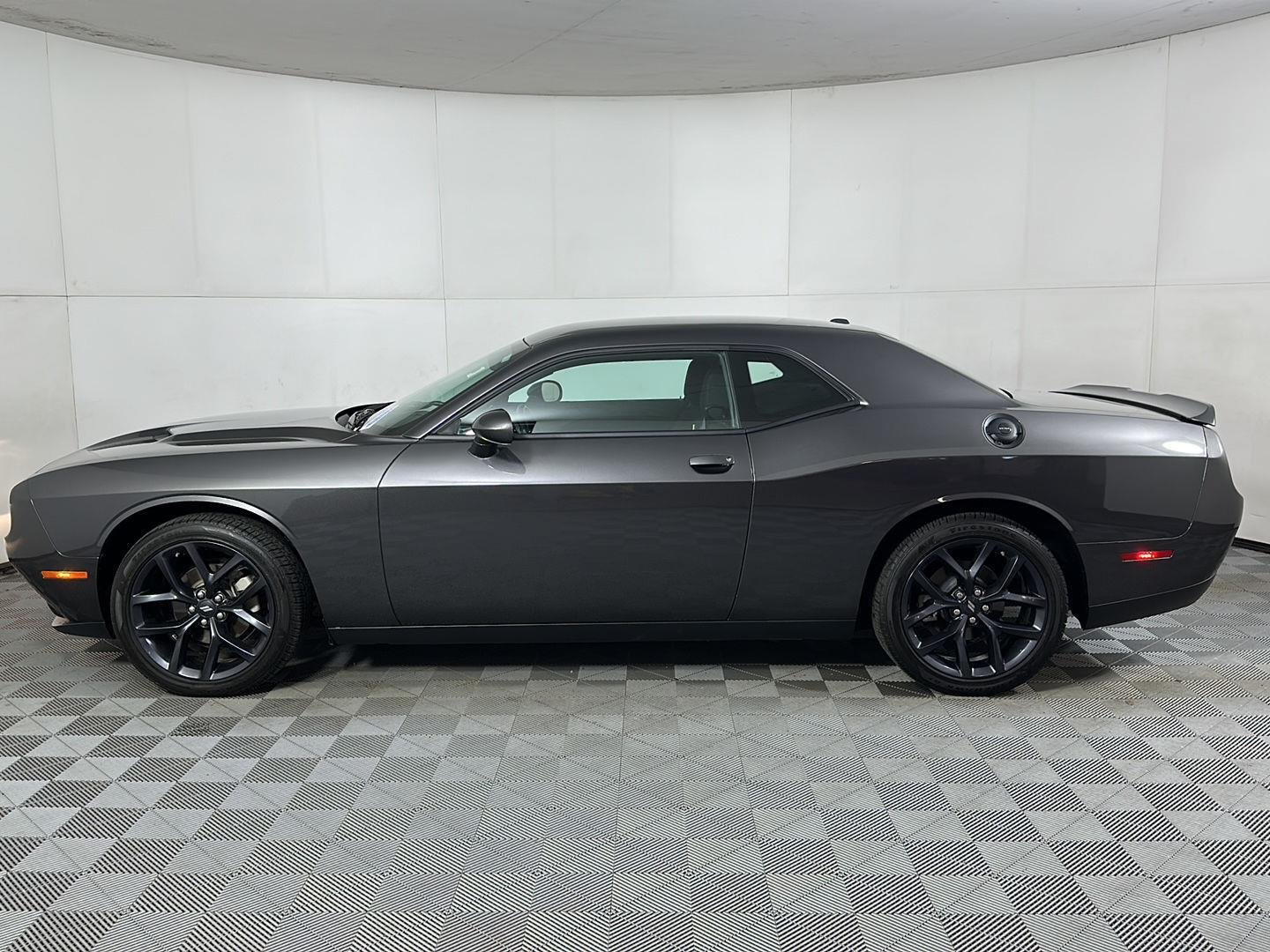 Used 2023 Granite Pearlcoat Dodge SXT image 18