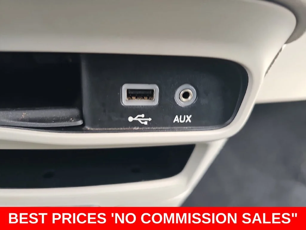 Used 2018 White Chrysler Touring L image 25