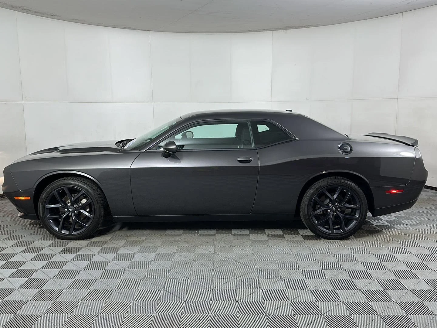Used 2023 Granite Pearlcoat Dodge SXT image 18