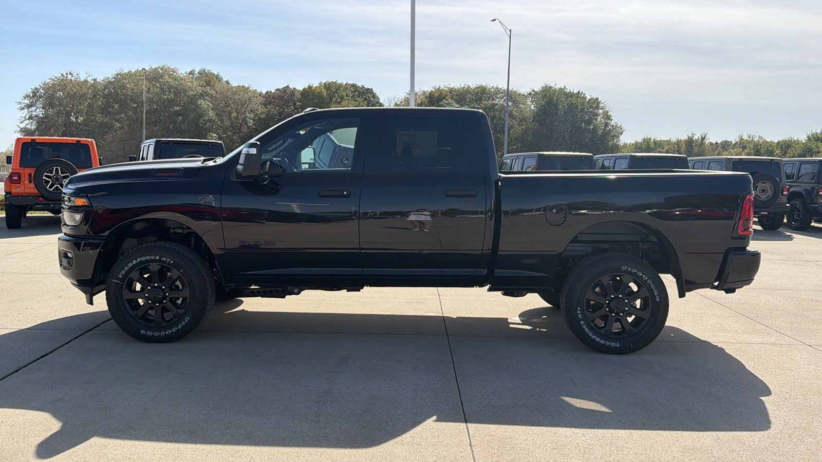 New 2027 Diamond Black Crystal Pearl-Coat Exterior Paint RAM Big Horn image 8