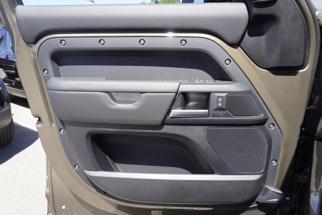 New 2026 Gondwana Stone LAND ROVER X-Dynamic SE image 17
