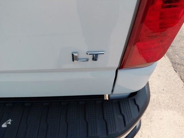 Used 2025 White Chevrolet LT image 31