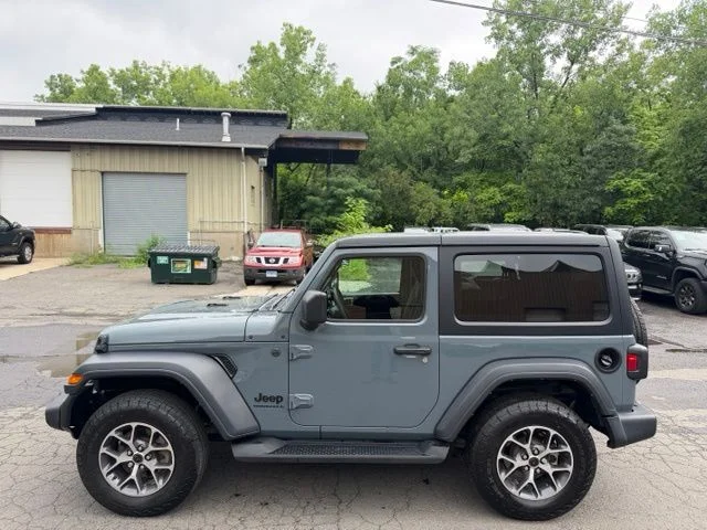 Used 2024 Gray Jeep Sport S image 9