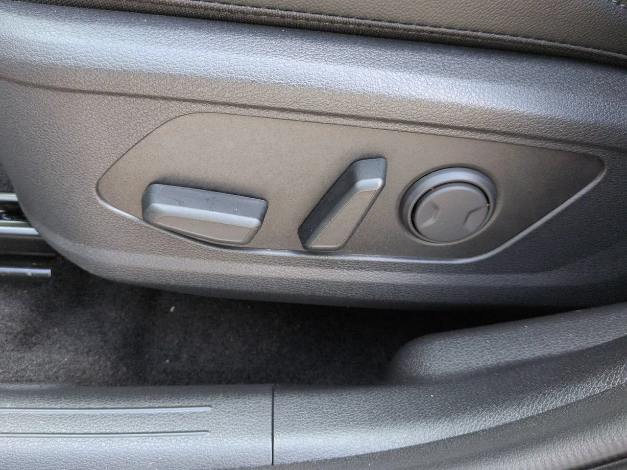 New 2027 Wolf Gray Kia EX image 22