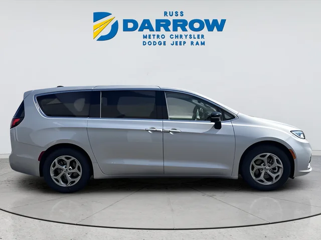 Used 2024 Silver Chrysler Limited image 6